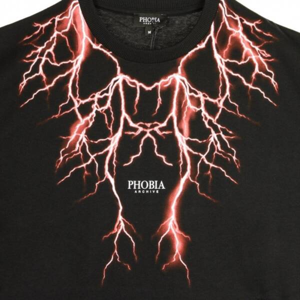 T shirt phobia con fulmini rossi - Moda Impronte - Abbigliamento e Moda  Online