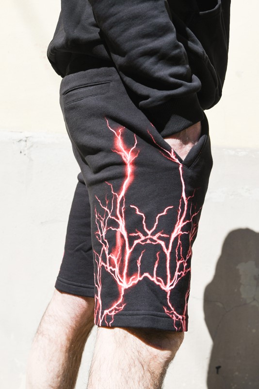 Bermuda phobia con fulmini rossi - Moda Impronte - Abbigliamento e Moda  Online